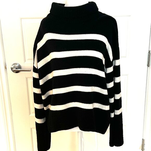 THE RESET MAGIC MOCK NECK SWEATER MEDIUM - Picture 1 of 4